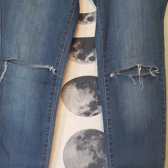 Jeans - Picture 2 of 4